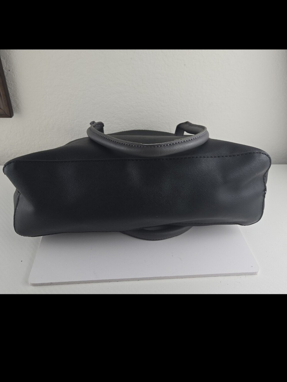 Kenneth Cole Reaction Purse - Picture 4 of 8